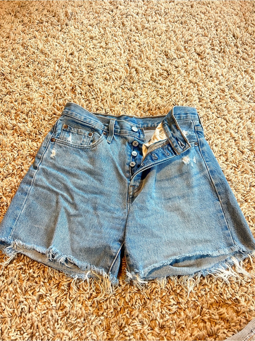 Levi’s 501 High-Rise Frayed Hem Denim Shorts - Light Blue